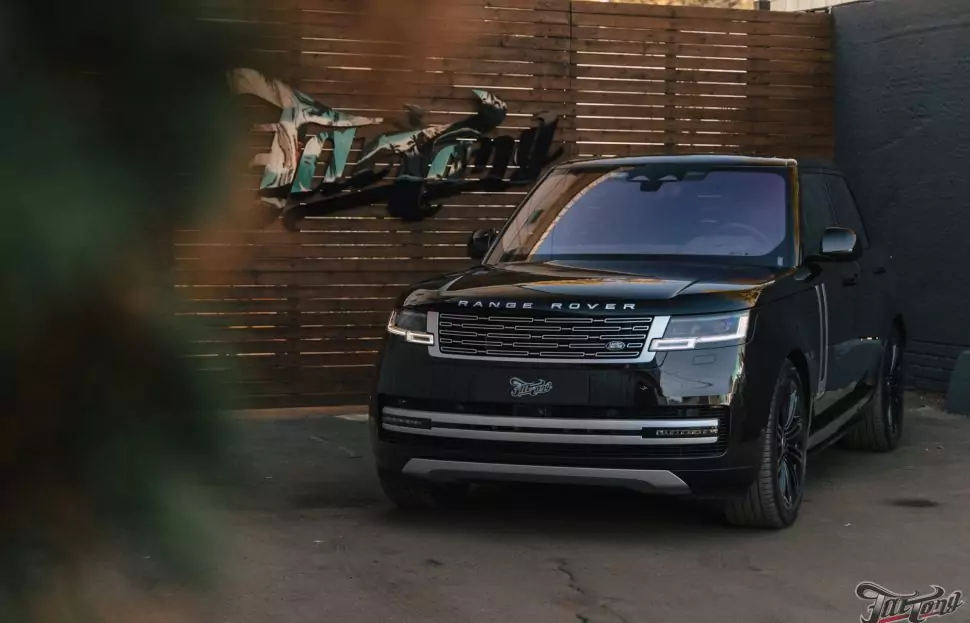 Защитили Range Rover Autobiography прозрачным глянцевым полиуретаном